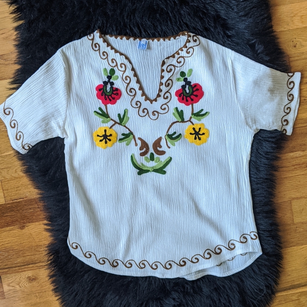 Vintage Greek embroidered cotton blouse - Picture 2 of 2